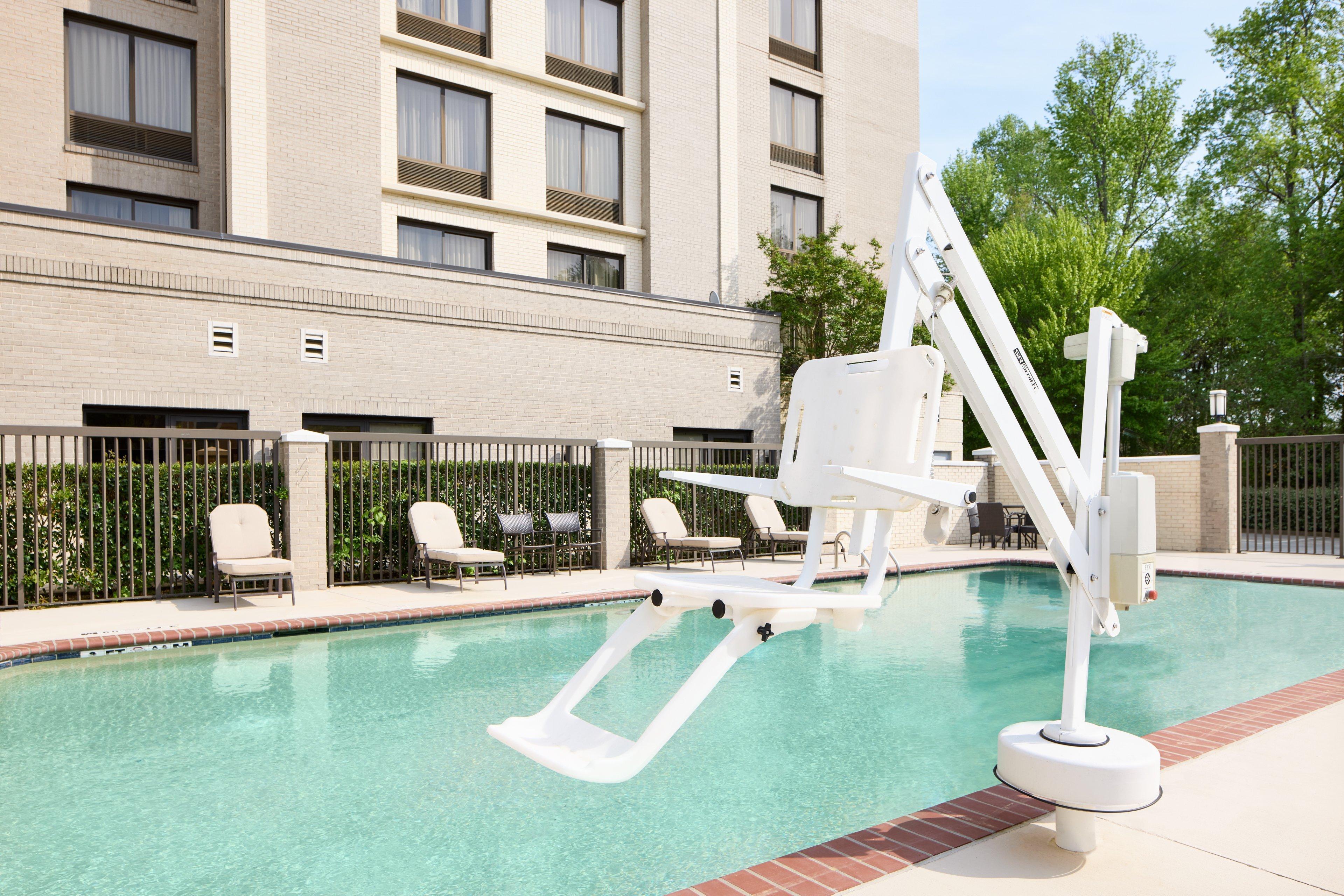 Holiday Inn Express & Suites Alpharetta By Ihg Exterior photo