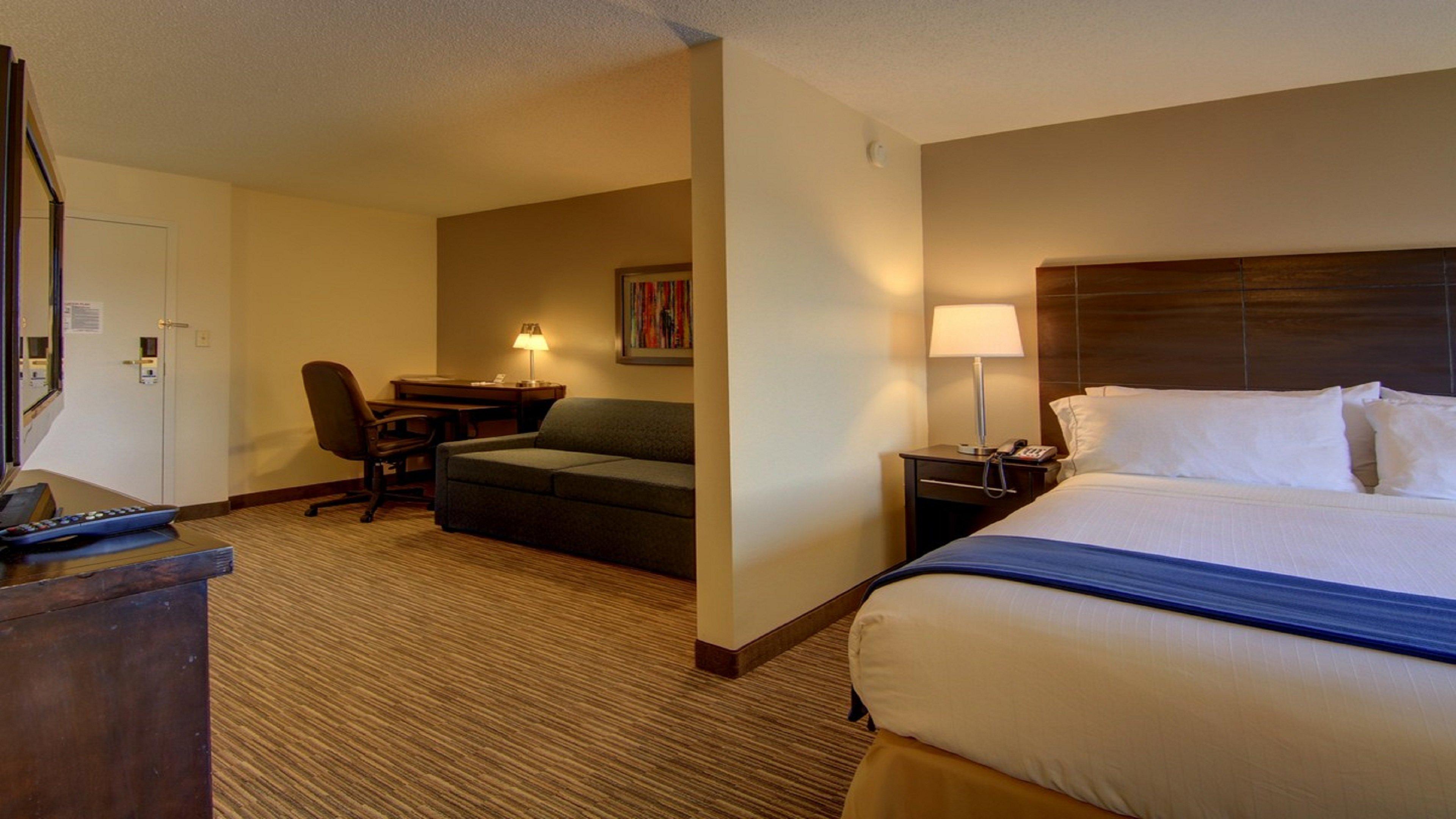 Holiday Inn Express & Suites Alpharetta By Ihg Exterior photo