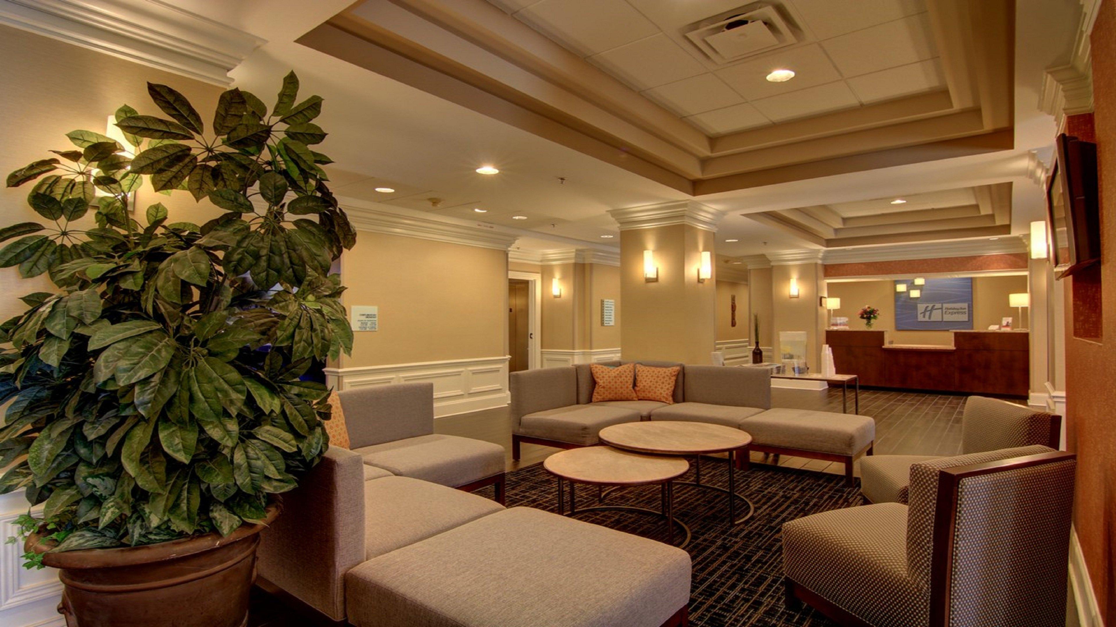 Holiday Inn Express & Suites Alpharetta By Ihg Exterior photo