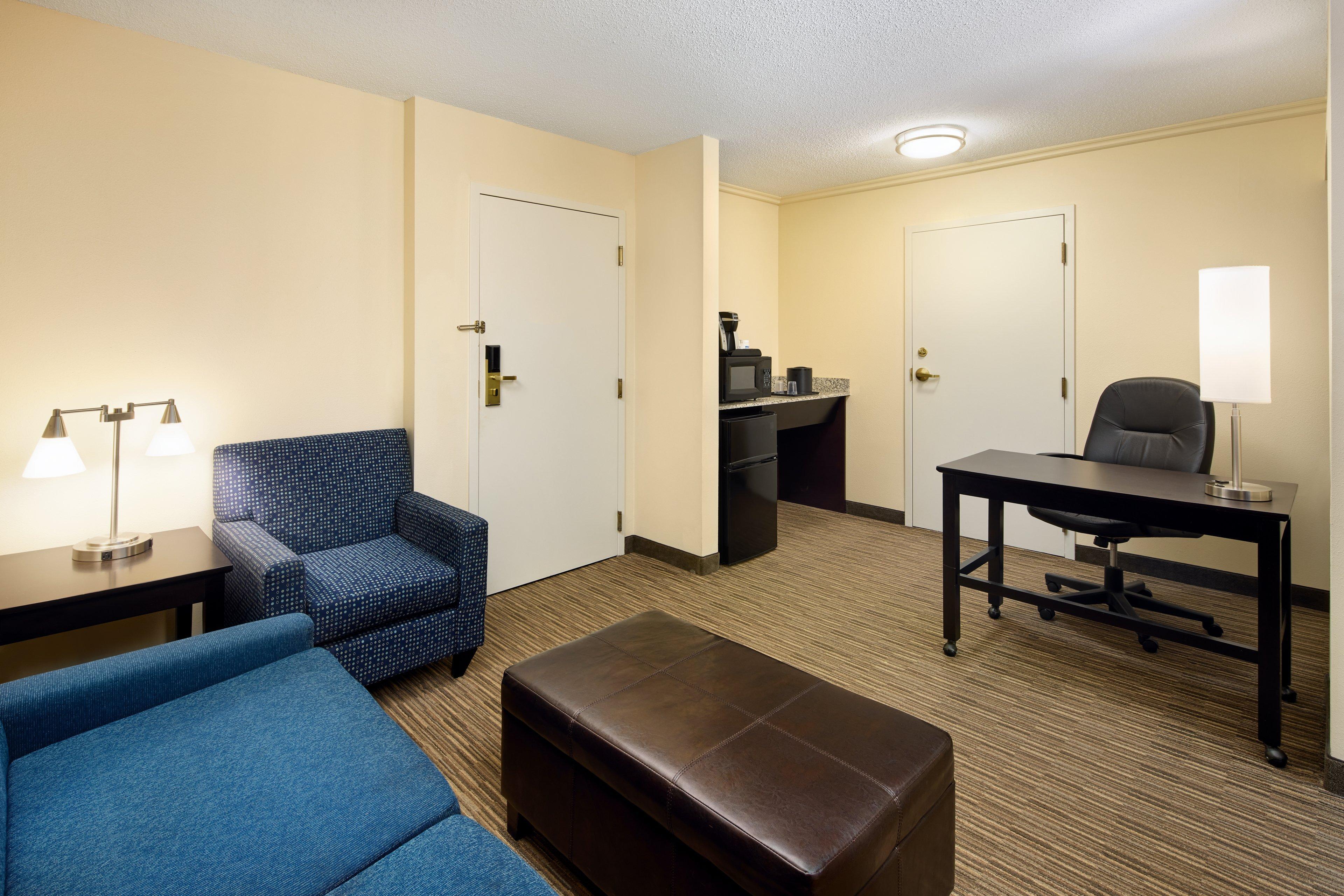 Holiday Inn Express & Suites Alpharetta By Ihg Exterior photo