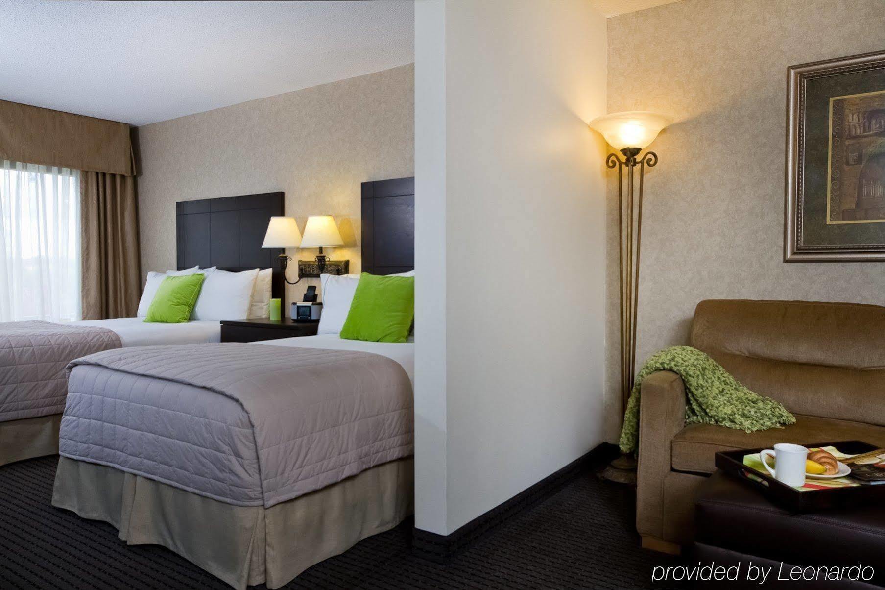 Holiday Inn Express & Suites Alpharetta By Ihg Exterior photo